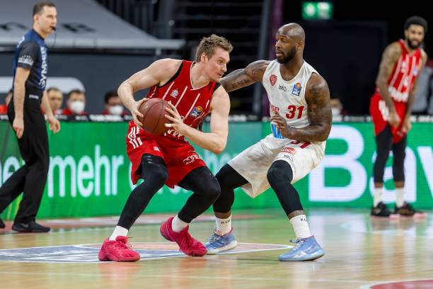 随着传统豪 随着传统豪